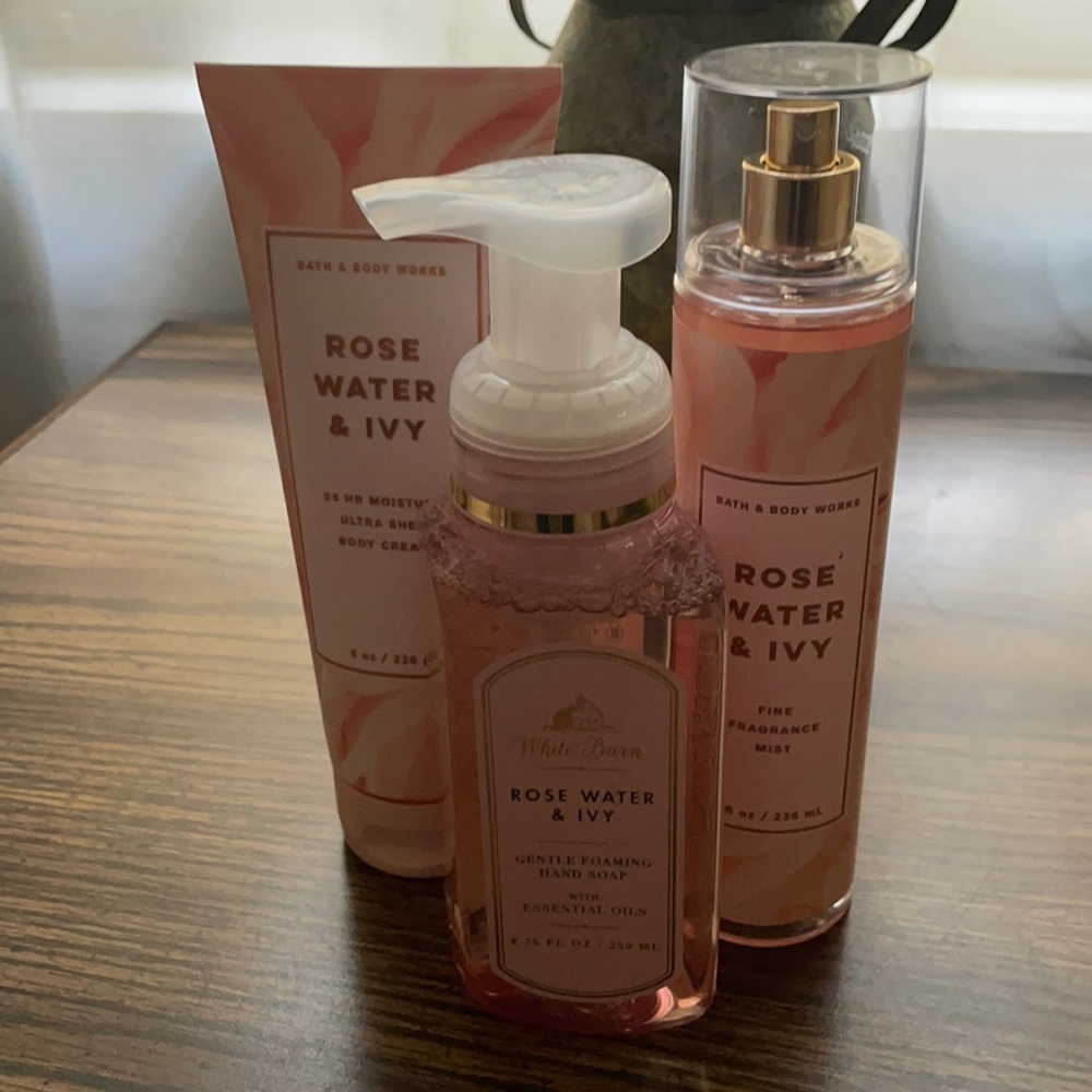 Bath & Body/White Barn Rose Water & Ivy Set